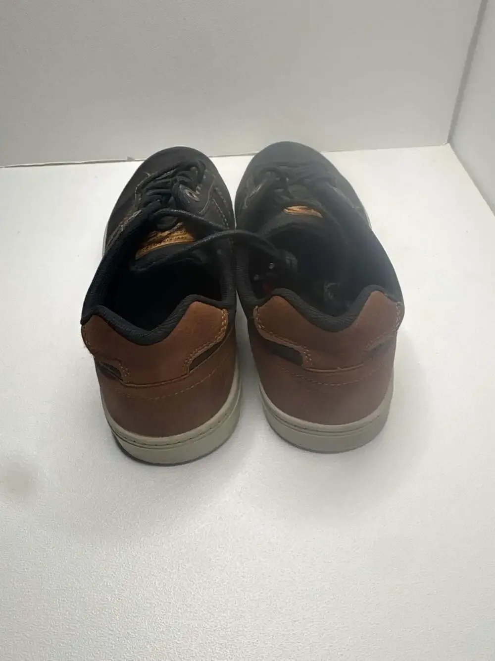 Levi's Jason-WX Low Top Casual Sneakers in Black/Tan